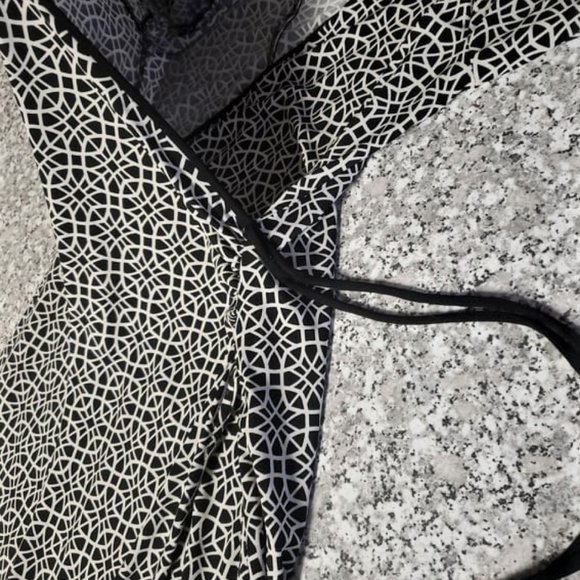 Geometric pattern wrap-around dress~ - Picture 3 of 3